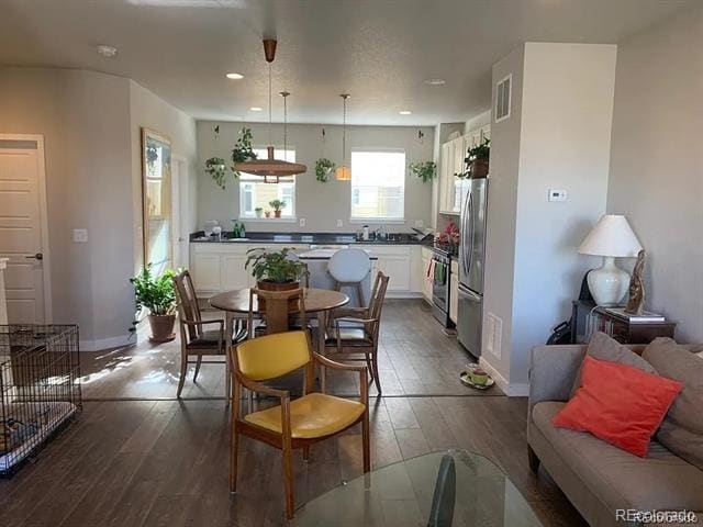 Building Photo - 618 E Hinsdale Ave