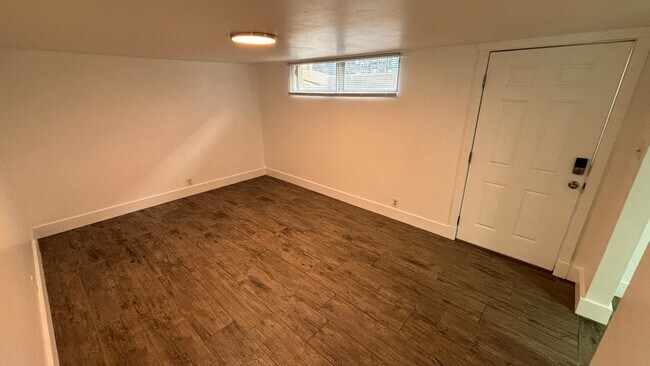 Building Photo - 528 E 400 N
