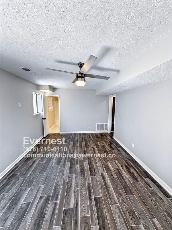 Building Photo - 4060 Day Trail S