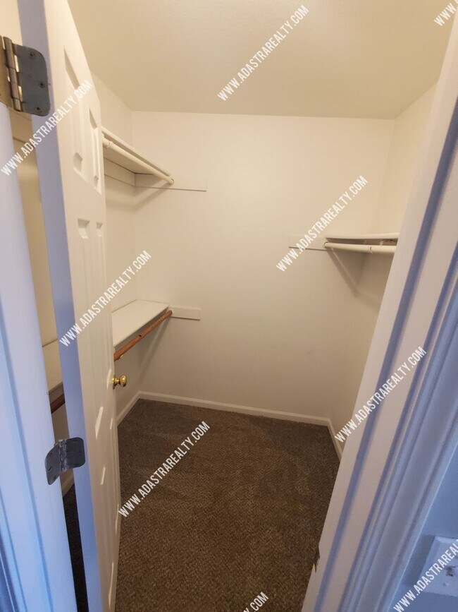 Building Photo - Beautiful and Spacious Louisburg Townhome-Available in MAY!!