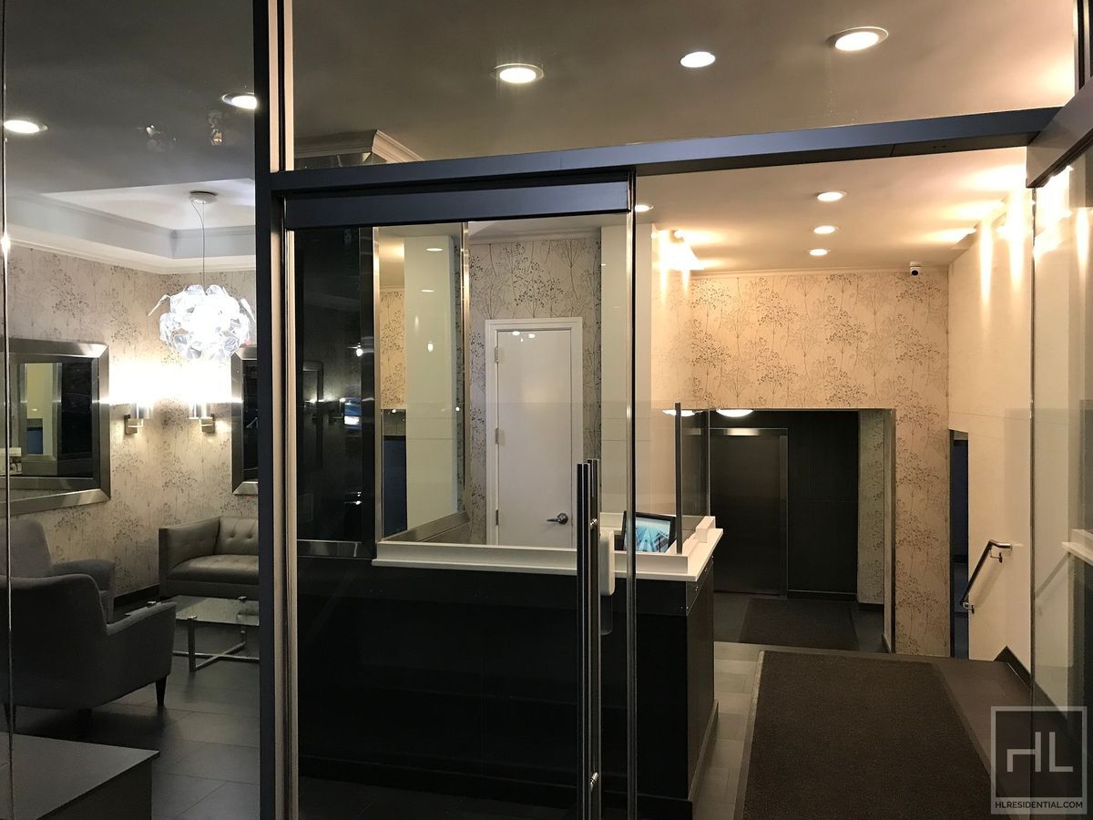 Building Photo - E 56th St | Sutton Place | 1BR / Flex-2 / 1BA | Avail June 1 | Doorman | Laundry | NO Broker's Fees!