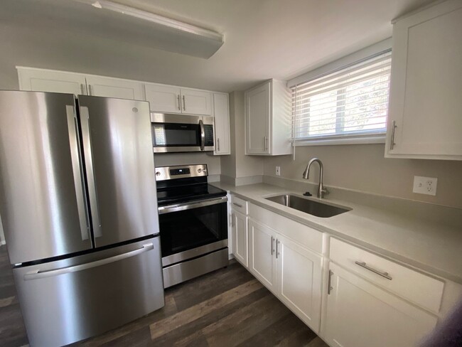 Building Photo - Adorable 1 bedroom remodeled home! Availab...