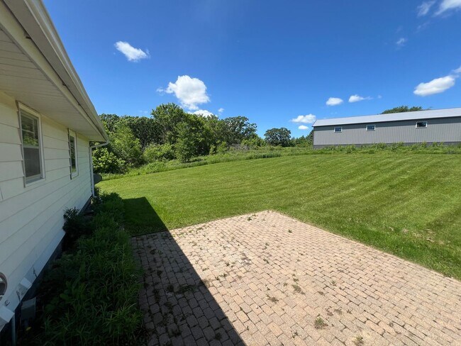 Building Photo - Spacious 3-bed, 2-bath Single Family Home!