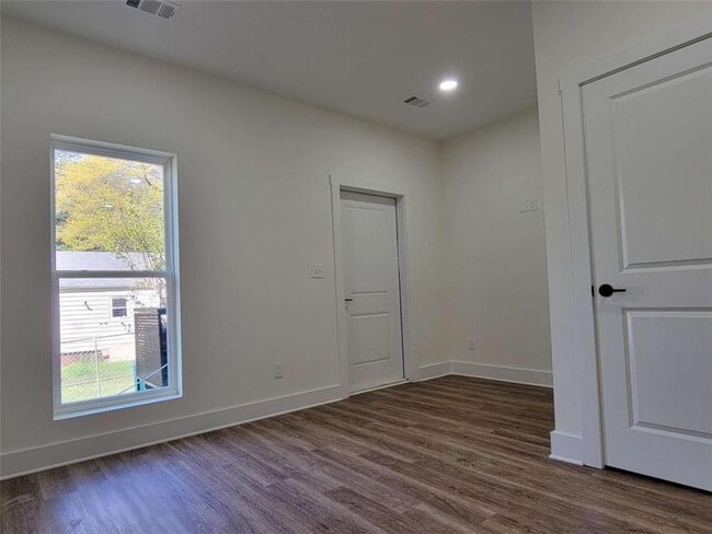 Building Photo - 1351 Brewster St SW