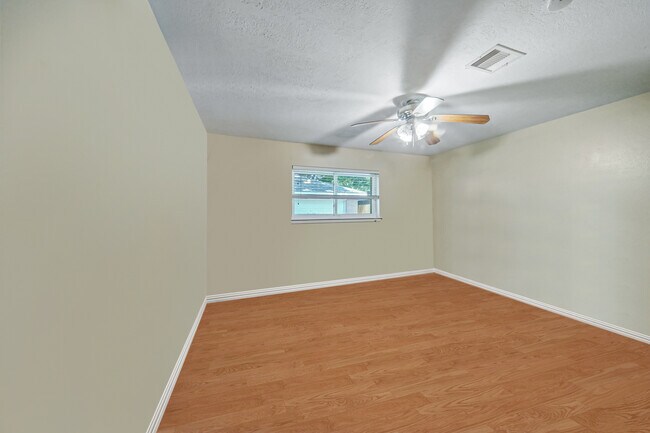 Building Photo - 2018 Westlake Rd