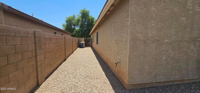 Building Photo - 10430 E Verbina Ln