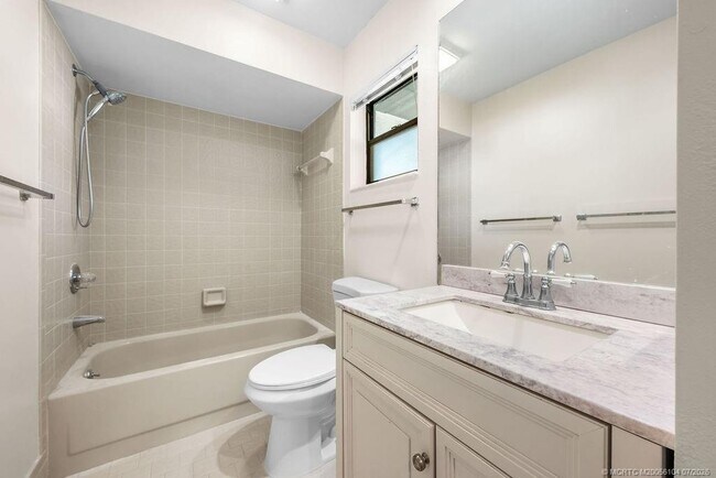 Building Photo - 2386 SW Creekside Dr