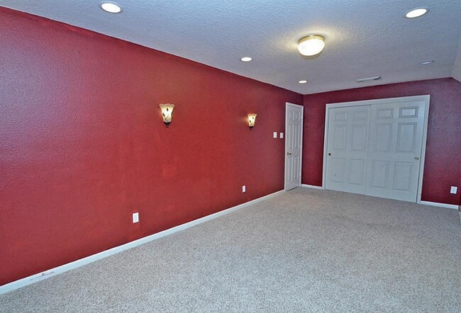 Building Photo - 523 Crestridge Dr
