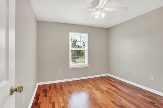 Building Photo - $1,750 Derry Twp School townhome for rent
