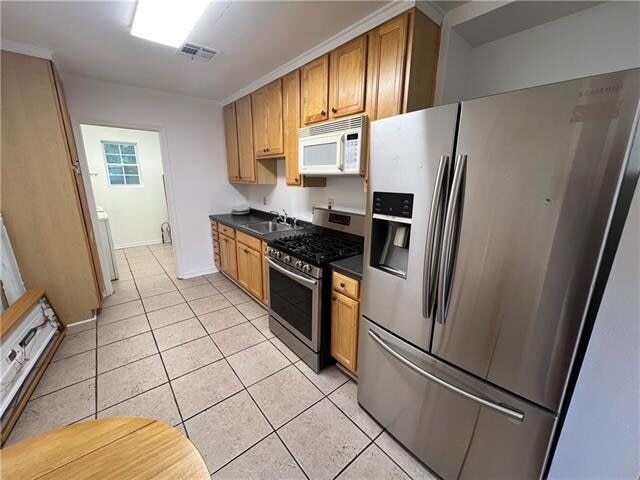 Building Photo - 708 Community St