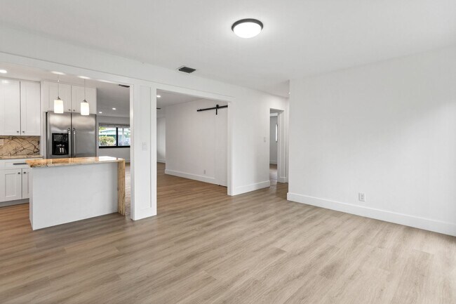 Building Photo - Beautiful home in quiet neighborhood