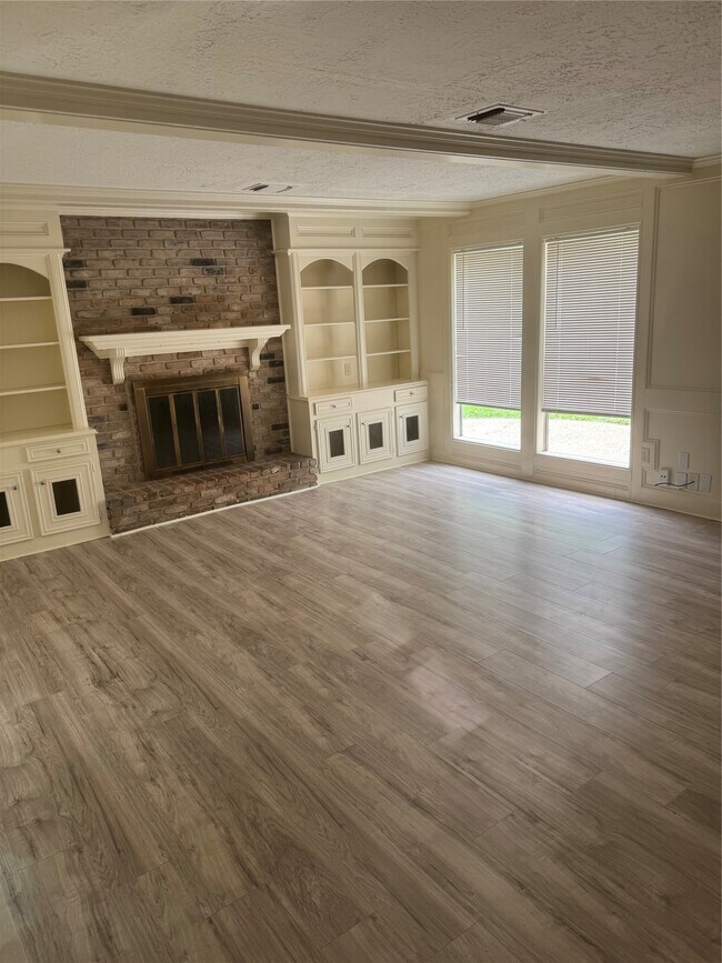 Building Photo - 20111 Yorkway Dr