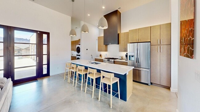 Building Photo - 2183 S Salida Del Sol