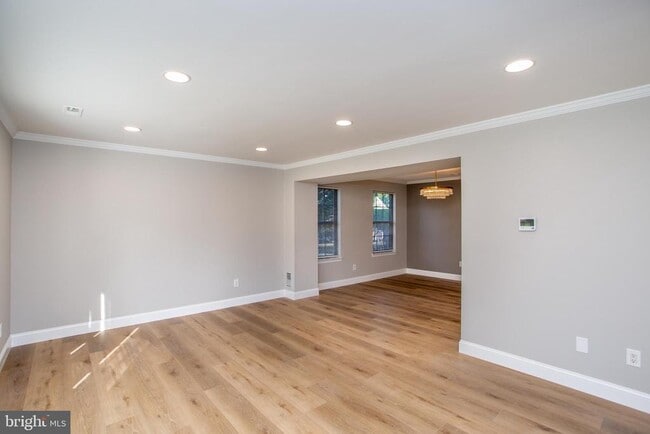 Building Photo - 19 Seton Hill Ct