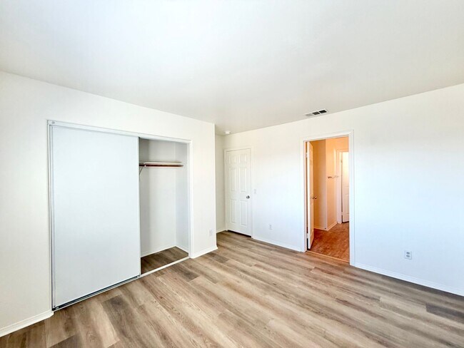 Building Photo - Spacious 3 Bedroom Home with Loft, Large Backyard & 2 Car Garage