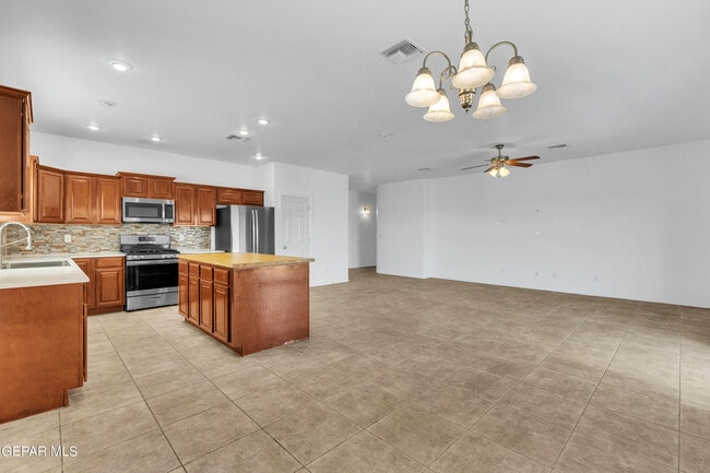 Building Photo - 657 Bariloche Dr