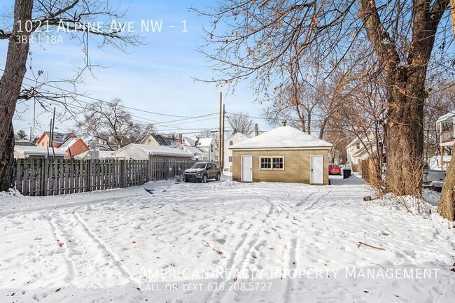 Building Photo - 1021 Alpine Ave NW