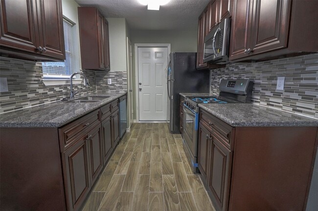 Building Photo - 2706 Orion Dr