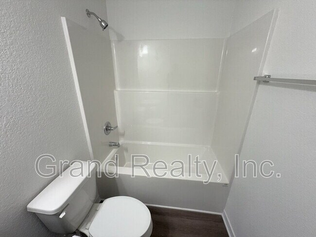 Building Photo - 5206 McCallister St