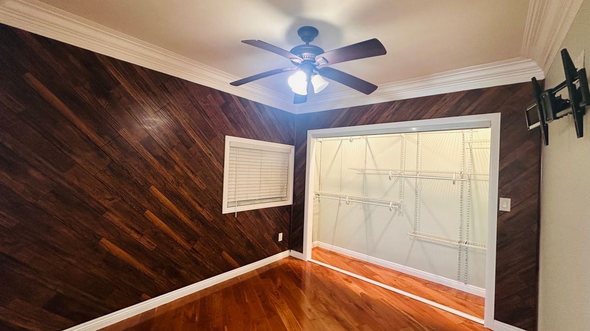 Building Photo - 1255 E 88th Pl