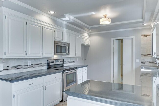 Building Photo - Luxury Living in Quail Creek!!