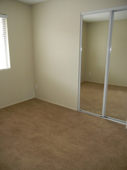 Building Photo - 5180 N Kolb Rd