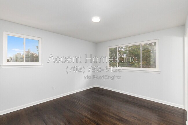 Building Photo - 8613 Kenilworth Dr