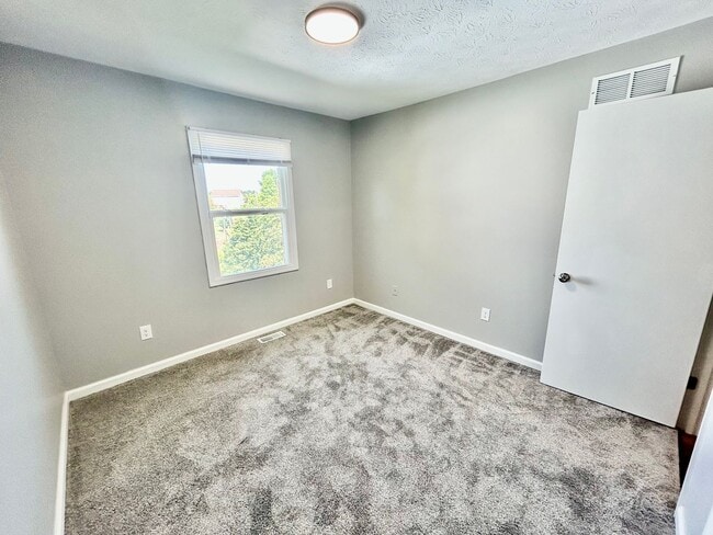 Building Photo - Modern 3BR Apartment in Richmond