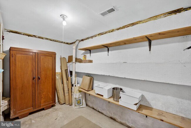 Building Photo - 4532 Broad Branch Rd NW