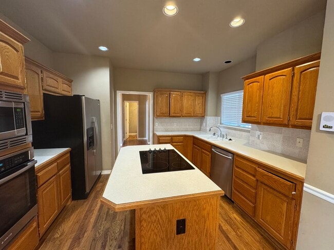 Building Photo - BIXBY - 4 Bedroom, 2.5 baths, 2 car garage...