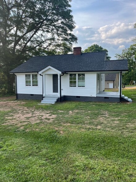 Primary Photo - 3 Dixie Ave