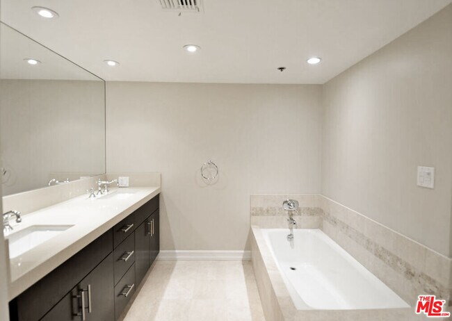 Building Photo - 10660 Wilshire Blvd