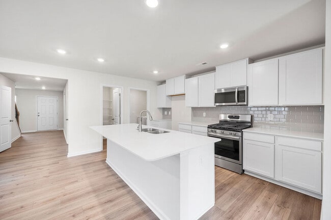 Building Photo - 115 Broadtree Cir