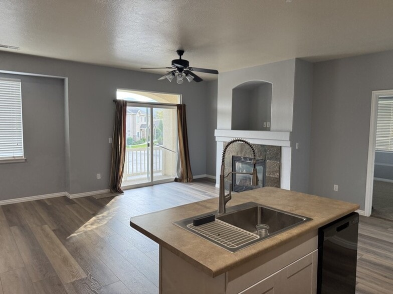 Building Photo - 4774 Oregon Trail Way W