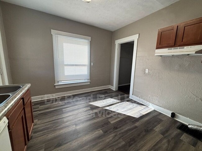 Building Photo - 526 Brandt St