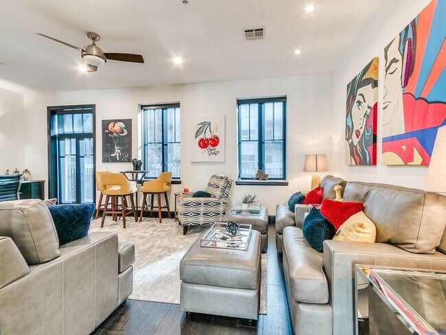 Building Photo - 115 NE 3rd St