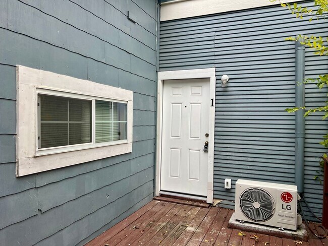 Building Photo - Beautiful 1Bd/1Ba Walking Distance to The Pearl