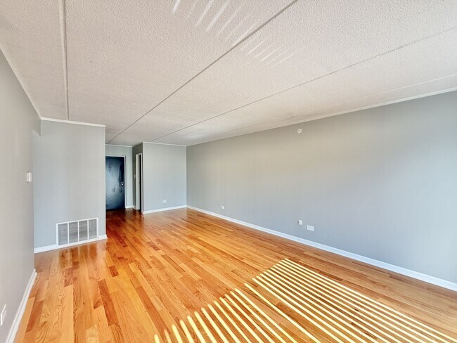 Building Photo - 25-525 N Quentin Rd