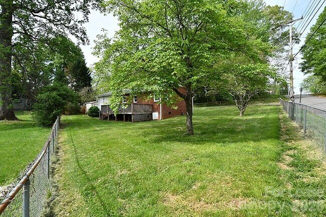 Building Photo - 266 Long St