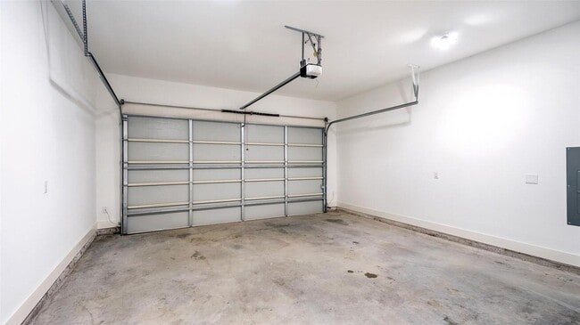 Building Photo - 2318 Arroyo Ave