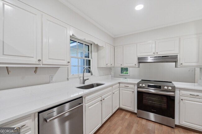 Building Photo - 223 Brookwood Dr