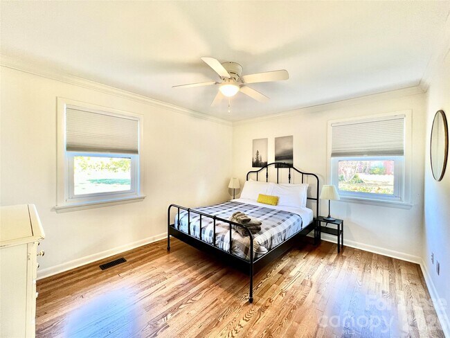 Building Photo - 2931 Belmeade Dr