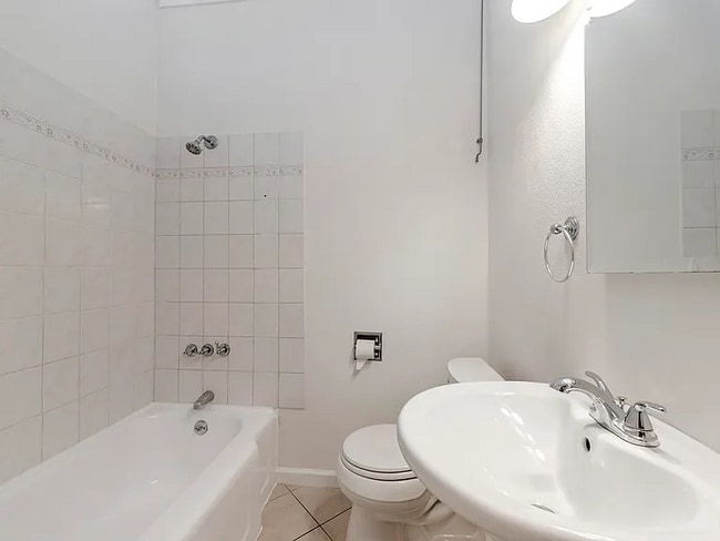 Building Photo - 2577 Gonzaga St