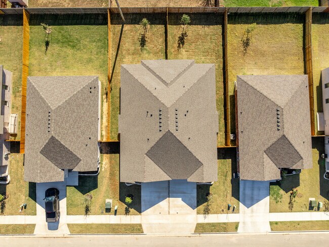 Building Photo - 5104 Rose Gdn Lp