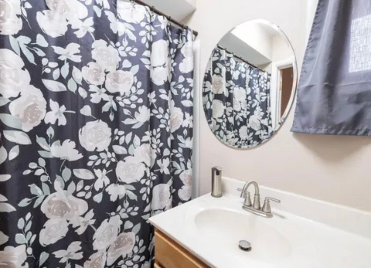 Building Photo - 3 Rosewood Ln