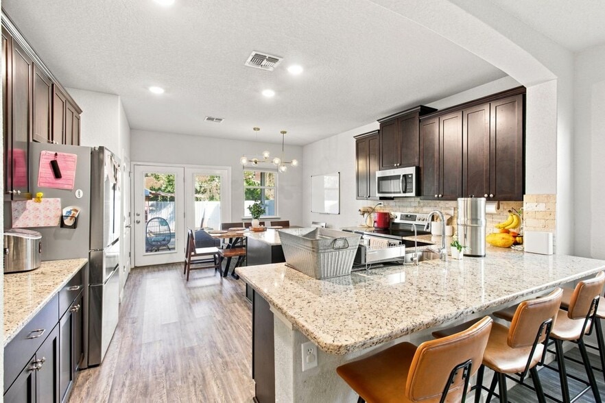 Building Photo - 2026 Oedipus Dr
