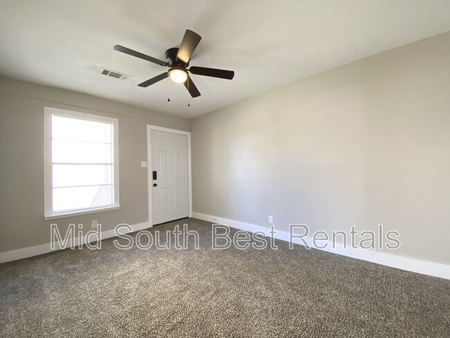 Building Photo - 828 Jane Dr