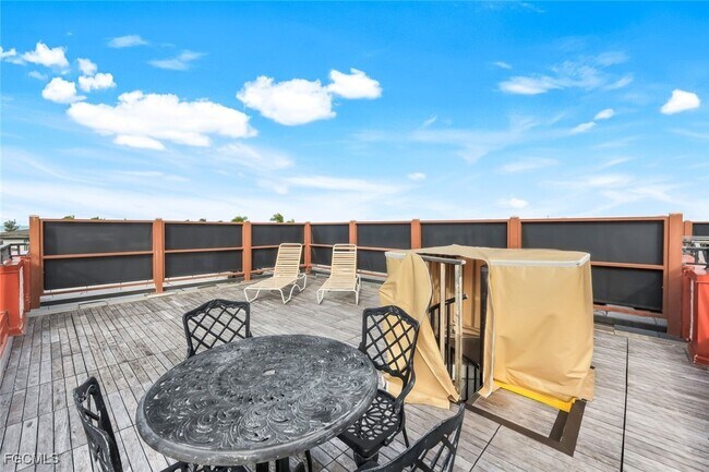 Building Photo - 2445 W Gulf Dr