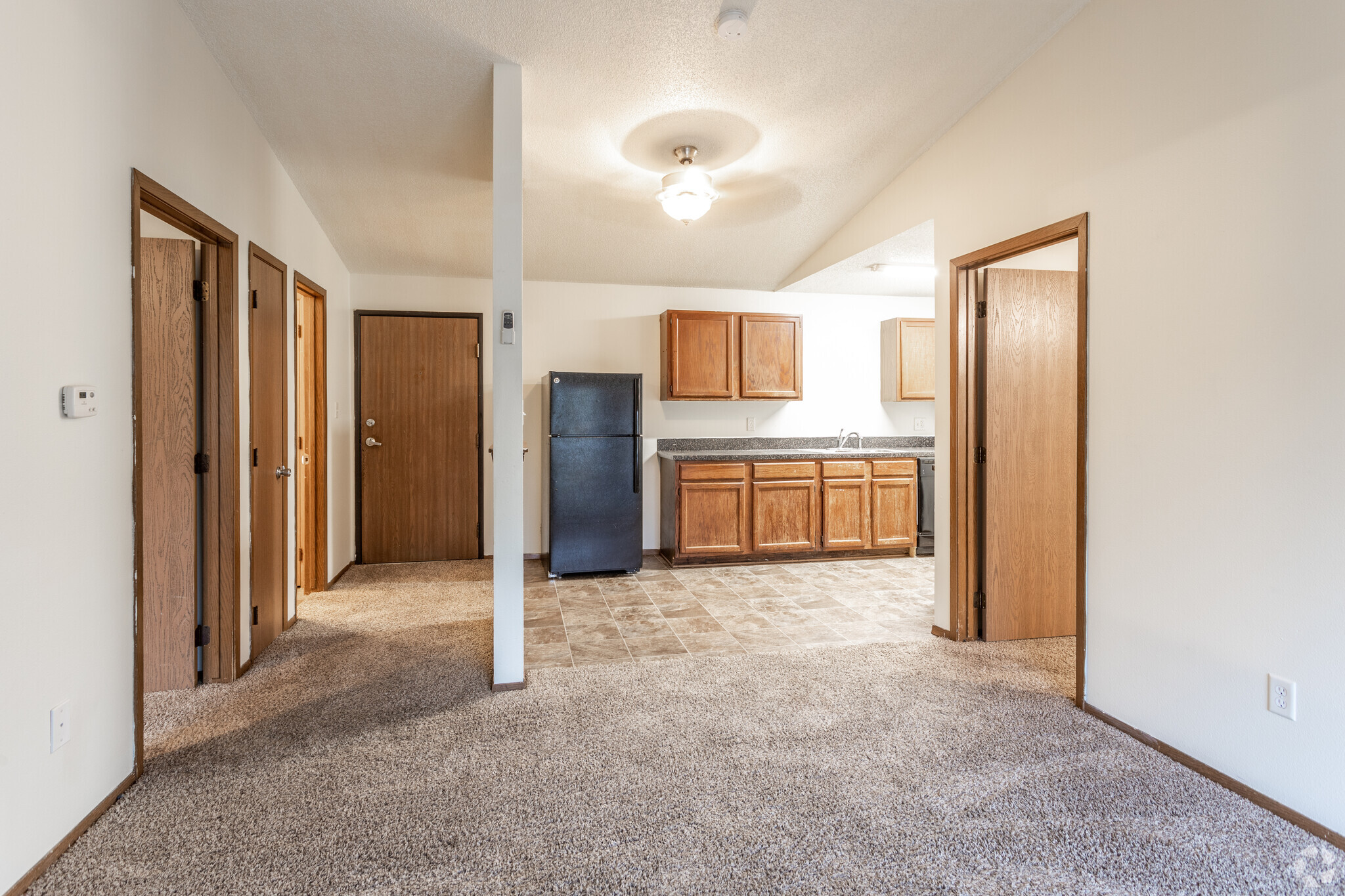 2BR, 1.5BA - 832 SF - Elmcrest