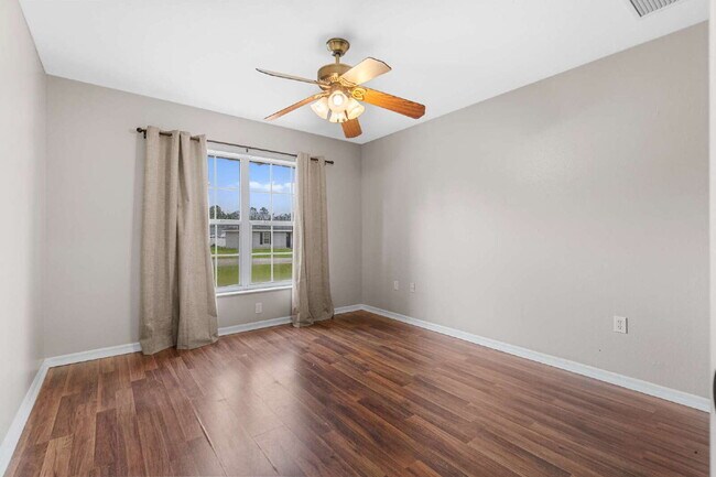 Building Photo - Updated 3BR Home with Fenced Backyard & Great Kitchen